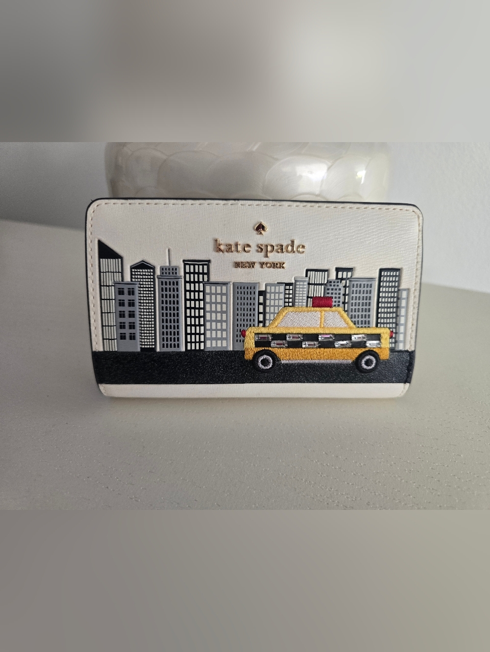 Kate Spade New York NYC Big Apple Medium Wallet (Style KJ058)